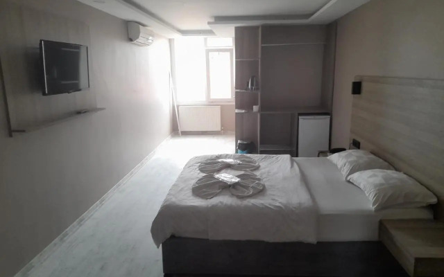 Moon Suit Otel