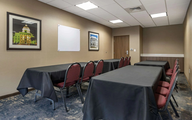 Comfort Inn & Suites Downtown near University