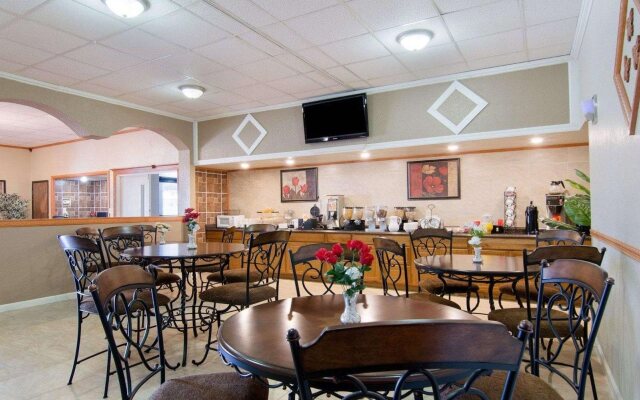 Knights Inn & Suites Emporia