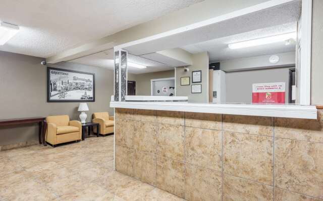 Super 8 by Wyndham Bloomington/Normal