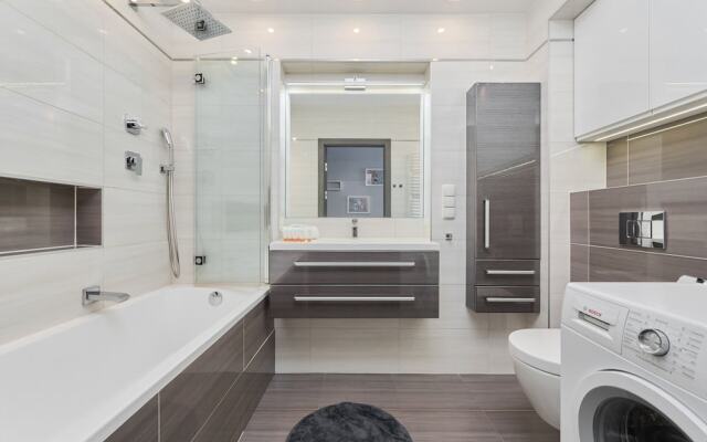 Family Apartment With AC by Renters
