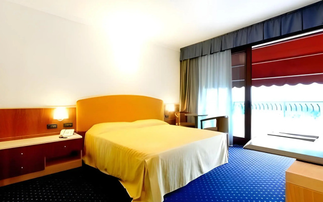 Отель La Rondinaia in Eurocongressi