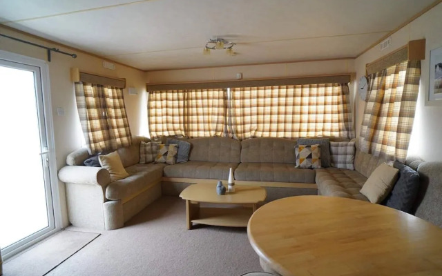 Pets go Free Family 3 Bed Caravan With Decking