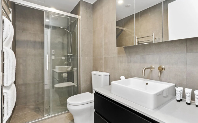 Urban style apt fantastic city views