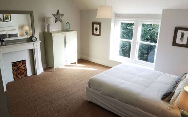 Spacious and Homely 3 Bedroom Clifton Flat
