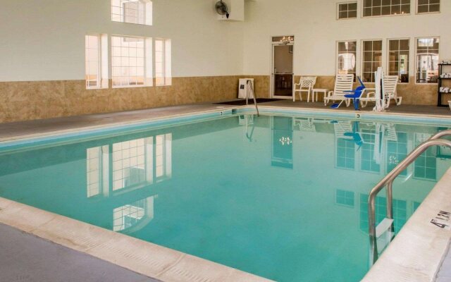 Quality Suites Waldorf