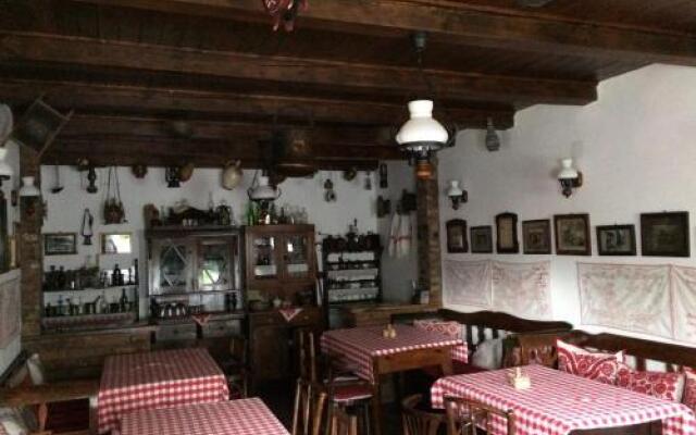 Zsuzsanna Paraszthaz