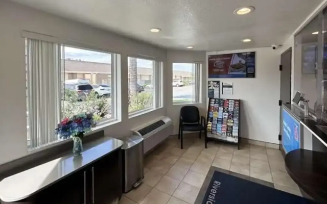 Studio 6 Suites - Riverside, Ca