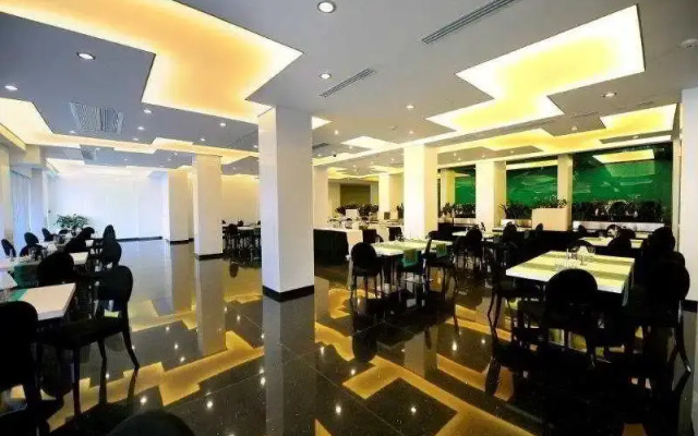Plaza V Executive Hotel