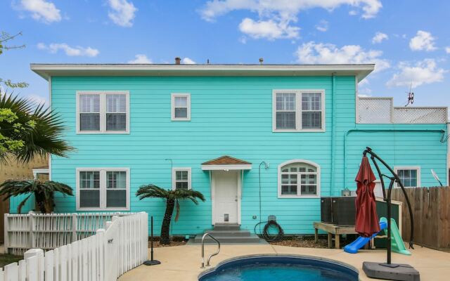 The Turquoise Turtle 4 Bedroom Home