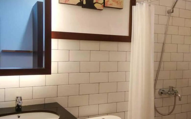 Are You And I Bed & Breakfast – Bathroom – Bandung