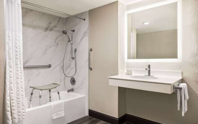 La Quinta Inn by Wyndham San Antonio I-35 N at Toepperwein