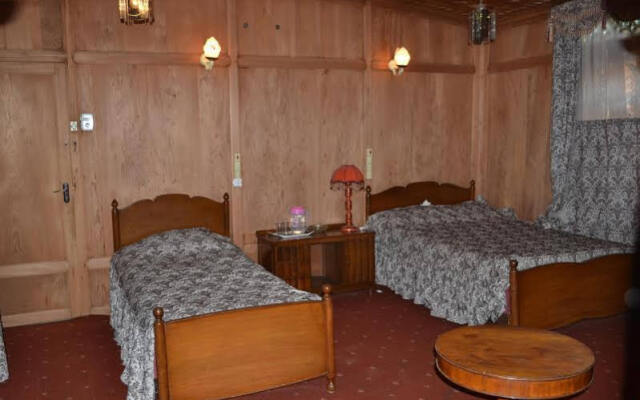 New Kharpalace Group of Houseboats