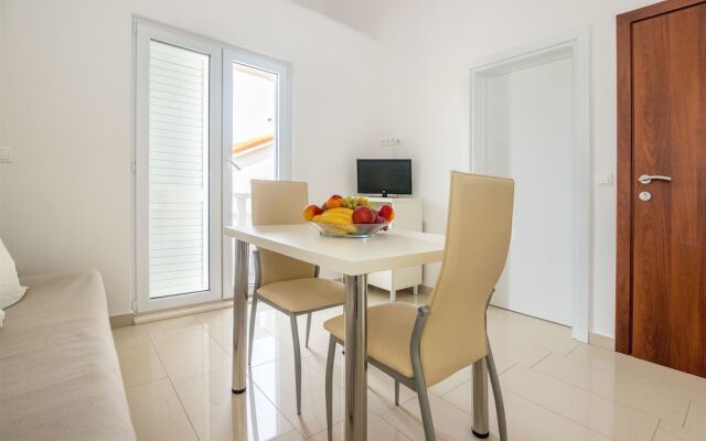 Apartments and Room Maestral