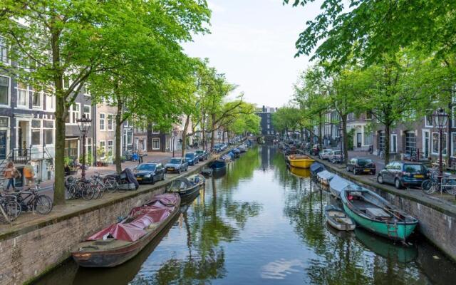 Canal View Amsterdam apartment