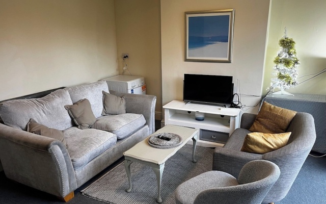 Derby House - Perfect for Contractors/groups
