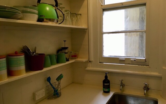 BUDGET Bourke st Studios