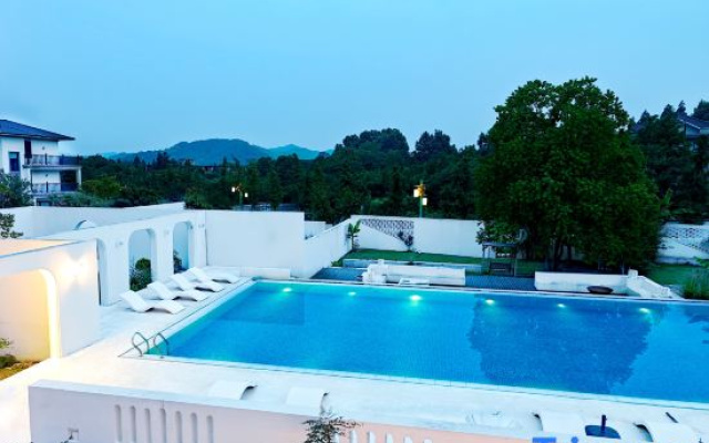 Moganshan Jiuzhu Hot Spring Light Luxury Beauty Hotel – Pool – Huzhou