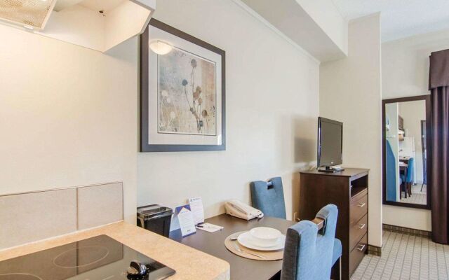 Kindersley All Suites Hotel