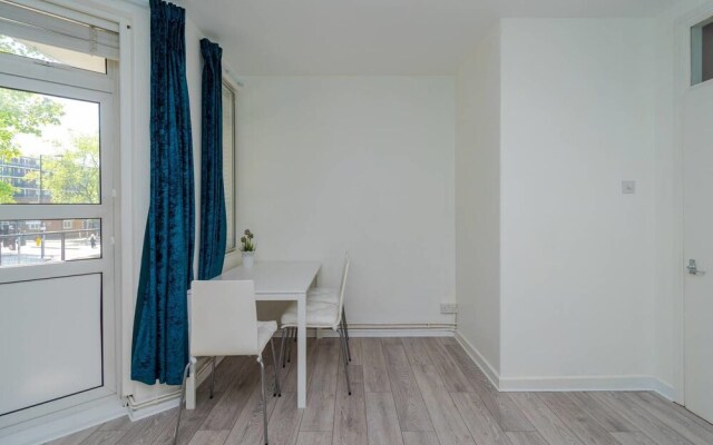 Bright 1 Bedroom Home W/balcony