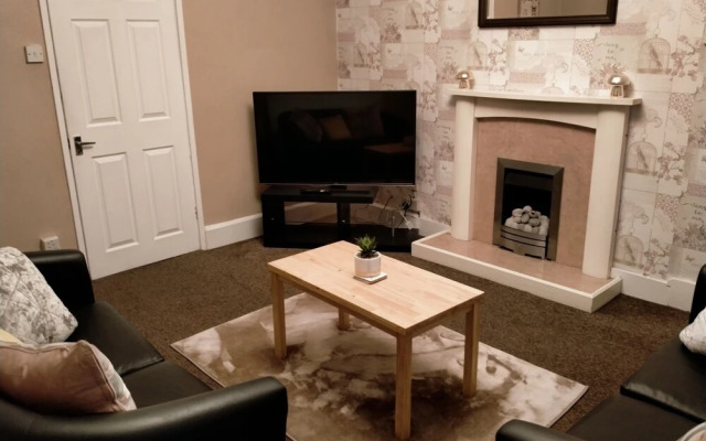 The Nest, an Immaculate 3-bed House in Walsall