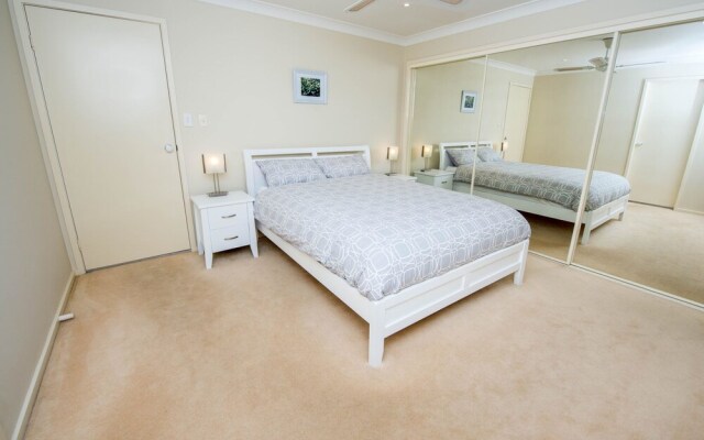 Reflections, 1/9 Corlette Point Road