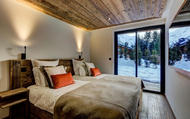 Chalet Red Fox