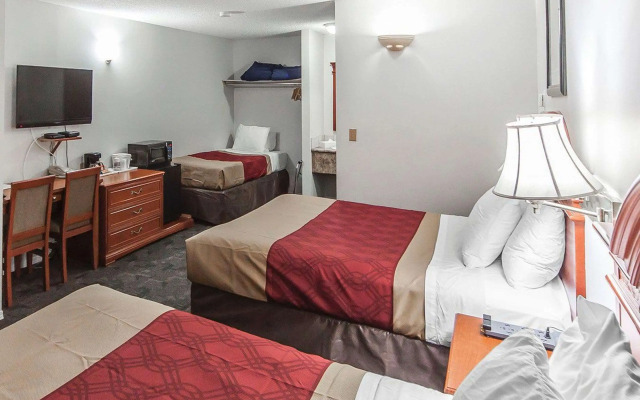 Econo Lodge Inn & Suites