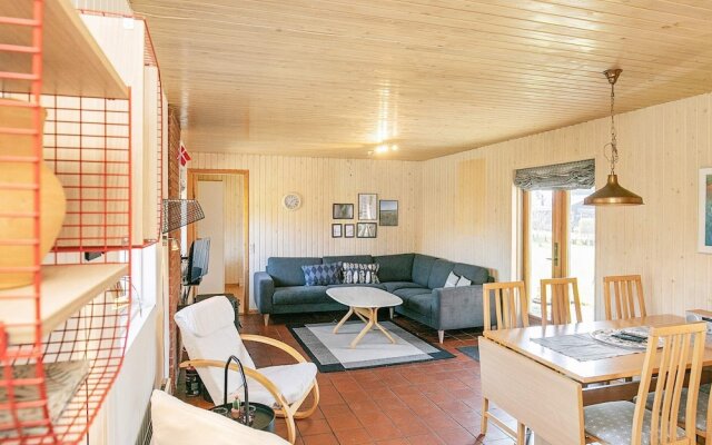 Modern Holiday Home in Humble With Sauna