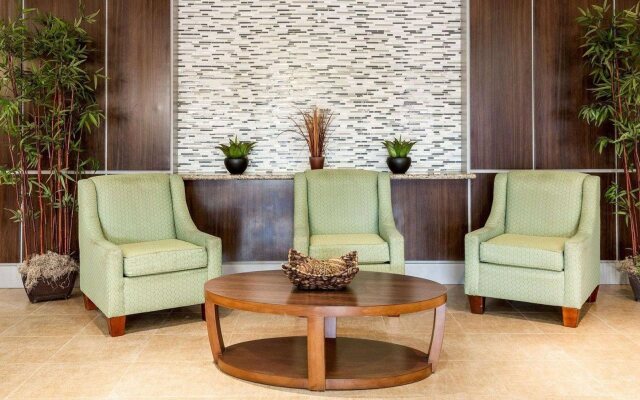 Comfort Suites Oil Center