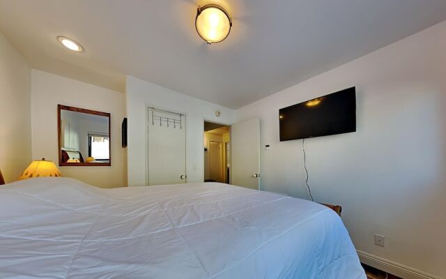 Spacious 2 BR Units at 1849 Condos With Free Pool, Parking & Wifi