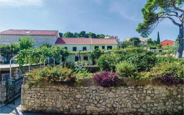 Three-Bedroom Apartment in Zaton Veliki