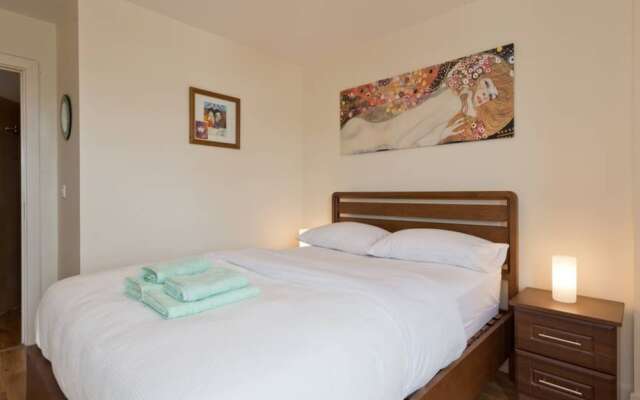 Dual-aspect 2 Bedroom Apartment