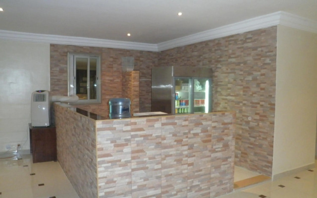 Marina Royal Hotel Suites