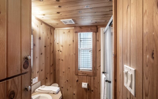 411apvillage24avncb - Aloft Cabin