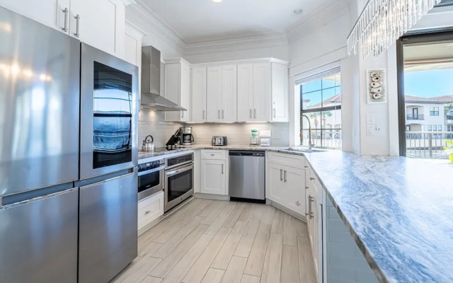 Villa Lago 1945 - 4BR 4b.5a -