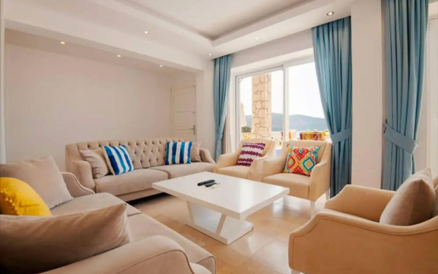 Ketchy Villa , Sleeps 14 , Infinity pool , Wifi , Sunset