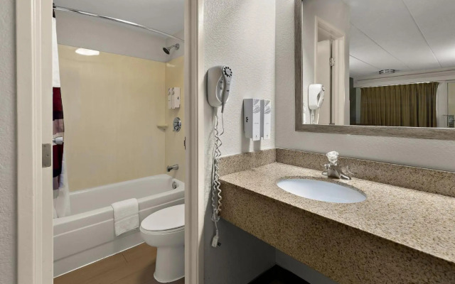 Red Roof Inn Cleveland - Westlake