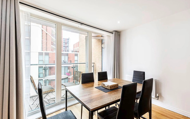 Bright Battersea Apartment