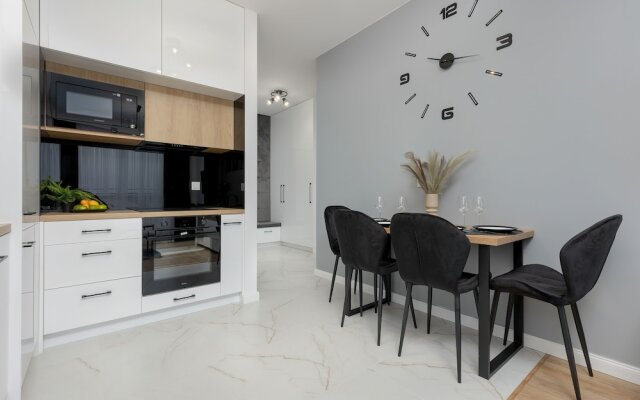 8th Floor Apartment in Warsaw by Renters