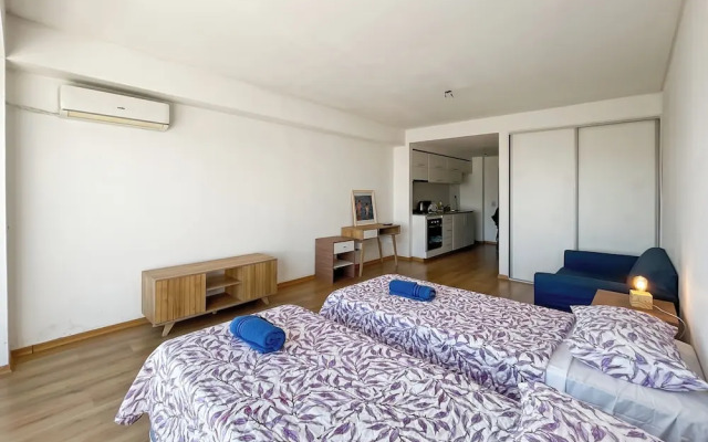 Studio Apartment on 13th Floor With Balcony Terrace