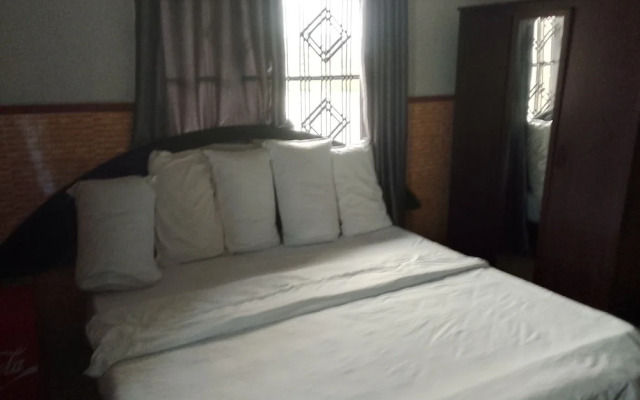 Palace Holiday Inn LTD