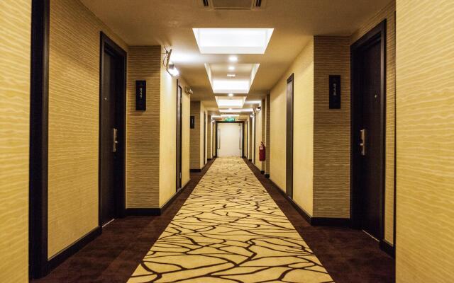 Royale Signature Hotel