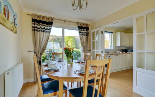 Holiday Home Bluejay