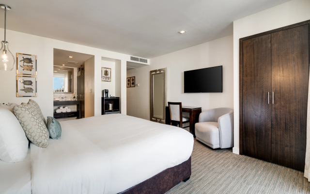 Iberostar Waves Berkeley Shore