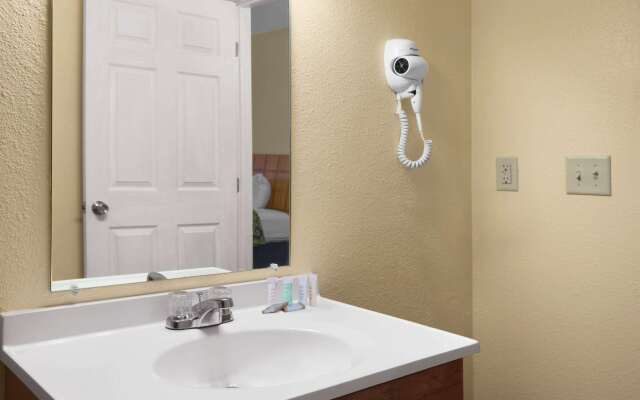 Travelodge by Wyndham Clovis