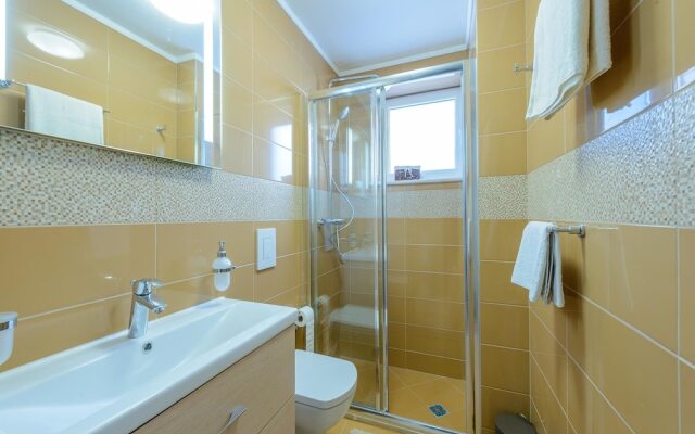 Villa Pave / Six Bedrooms H1