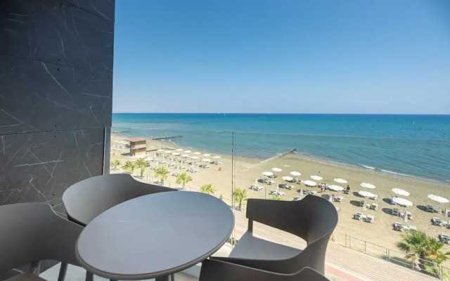 Dinglis Beach Hotel Apartments