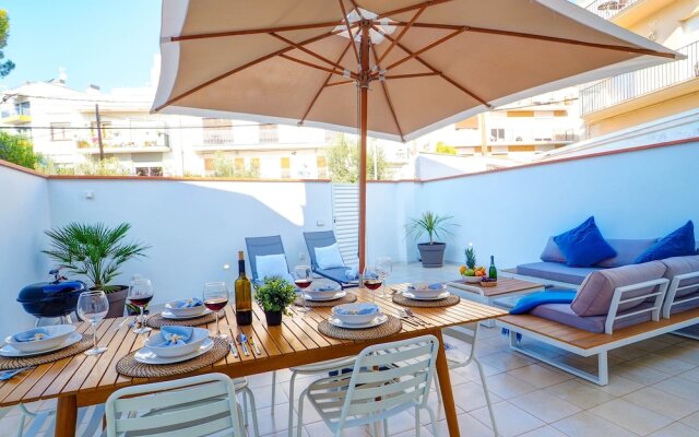 San Sebastian Apartment with Patio by Hello Apartments Sitges