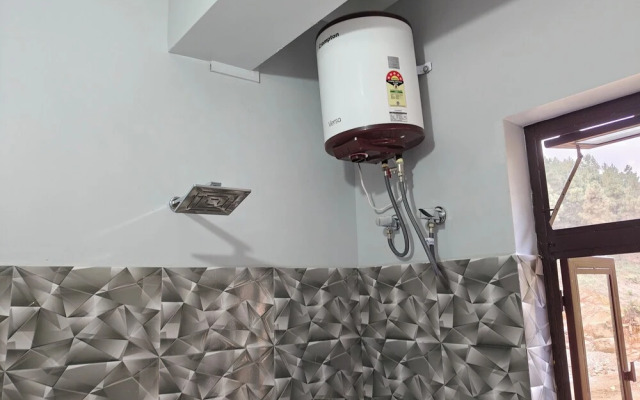 XTSY Travellers Hostel